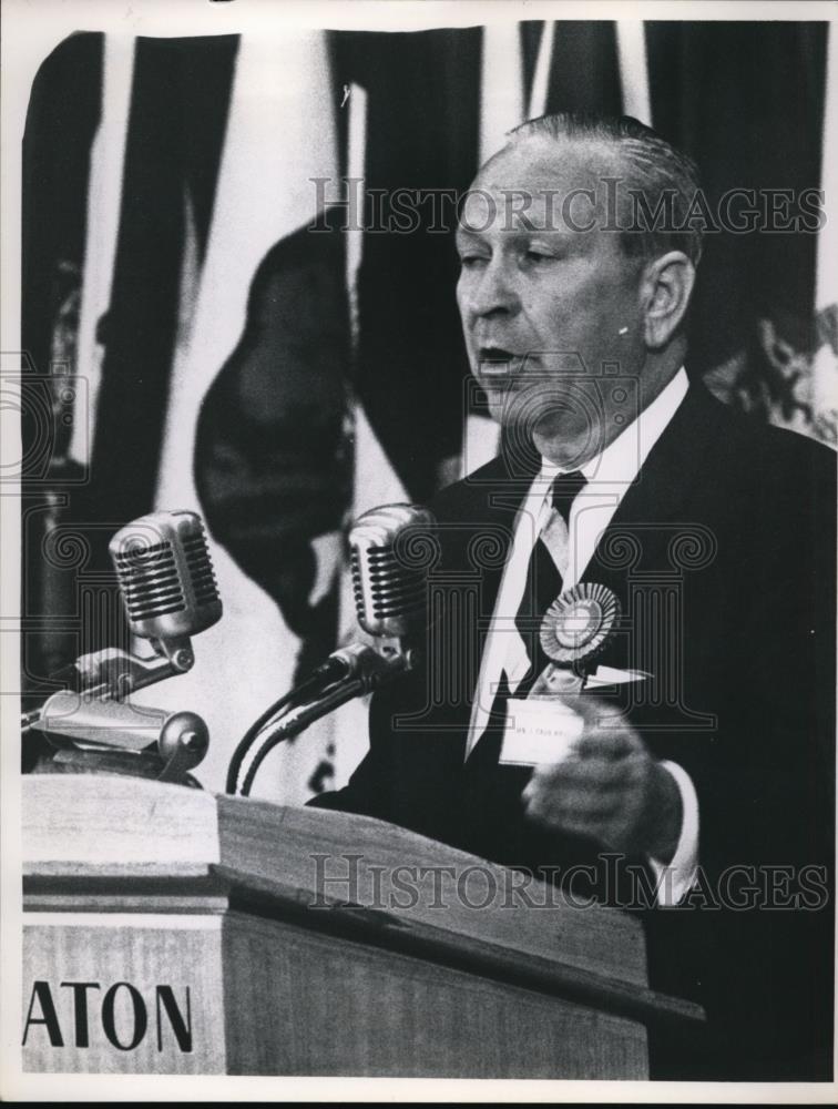 1964 Press Photo Senator Caus making a speech at afternoon session - Historic Images