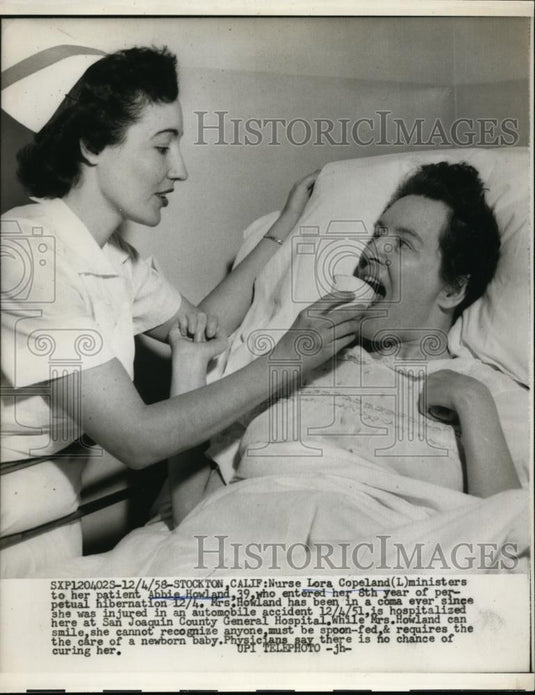 1958 Press Photo Nurse Lora Copeland & Comatose Victim Abbie Howland California - Historic Images