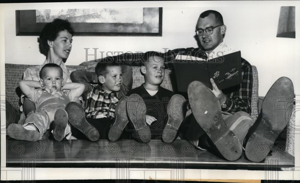 1960 Press Photo Donald J.Foote, Mrs. Foote, Steve, Marc, Greg Seattle, WA - Historic Images