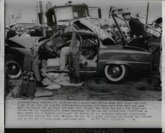 1953 Press Photo Los Angeles Intersection accident Mrs. Helen Lee and Children - Historic Images