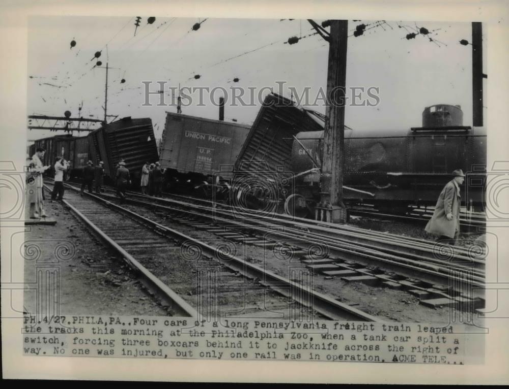 1948 Press Photo Pennsylvania four cars leaped tracks Philadelphia Zoo - Historic Images