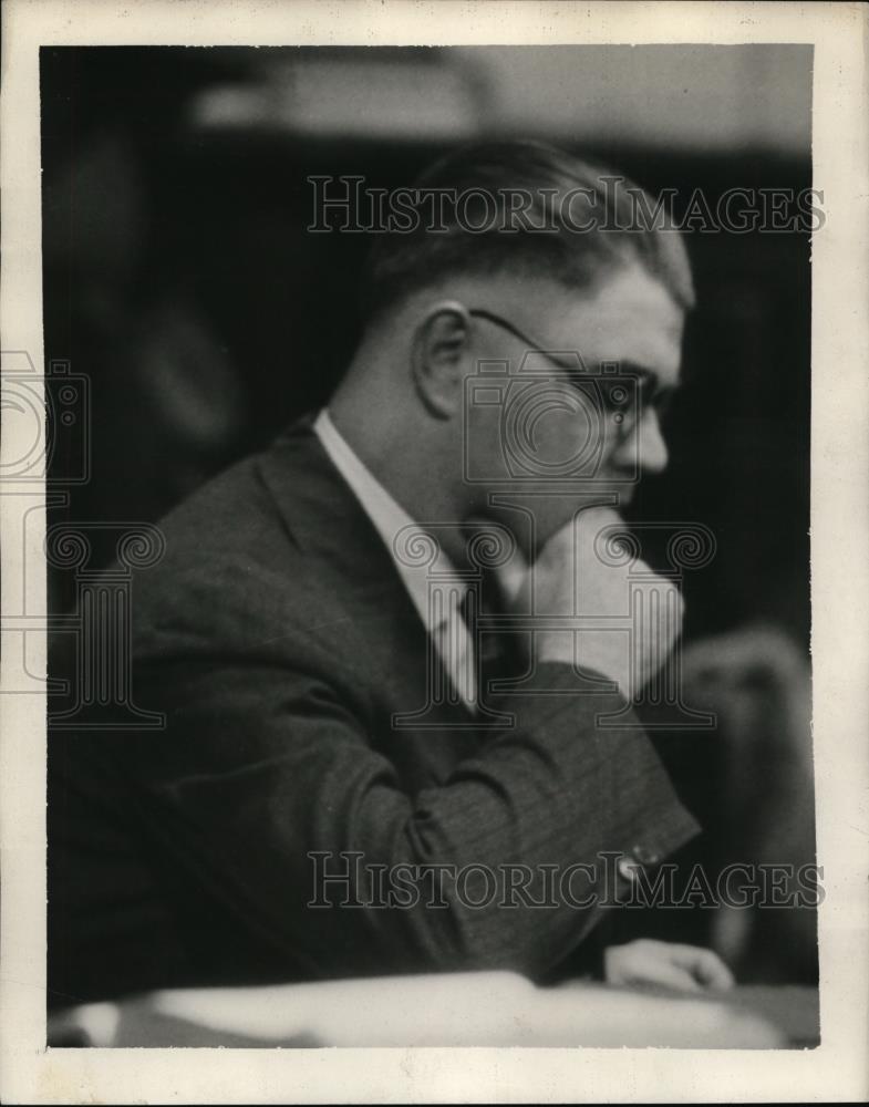 1926 Press Photo Harold Wthiney on Stand - Historic Images