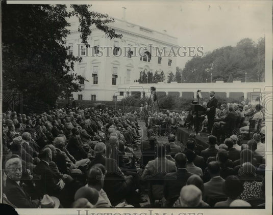 1932 Press Photo Pres.Herbert Hoover speak at one-day Congress Relief confernece - Historic Images