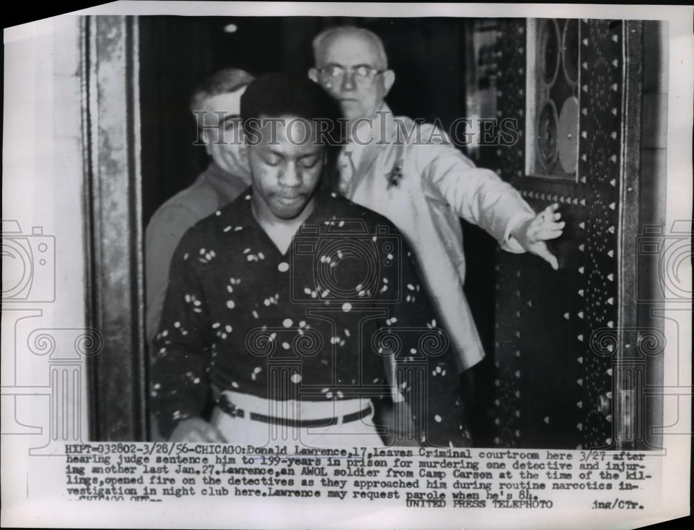 1956 Press Photo Convicted Murderer Donald Lawrence Leaving Courtroom, Chicago - Historic Images