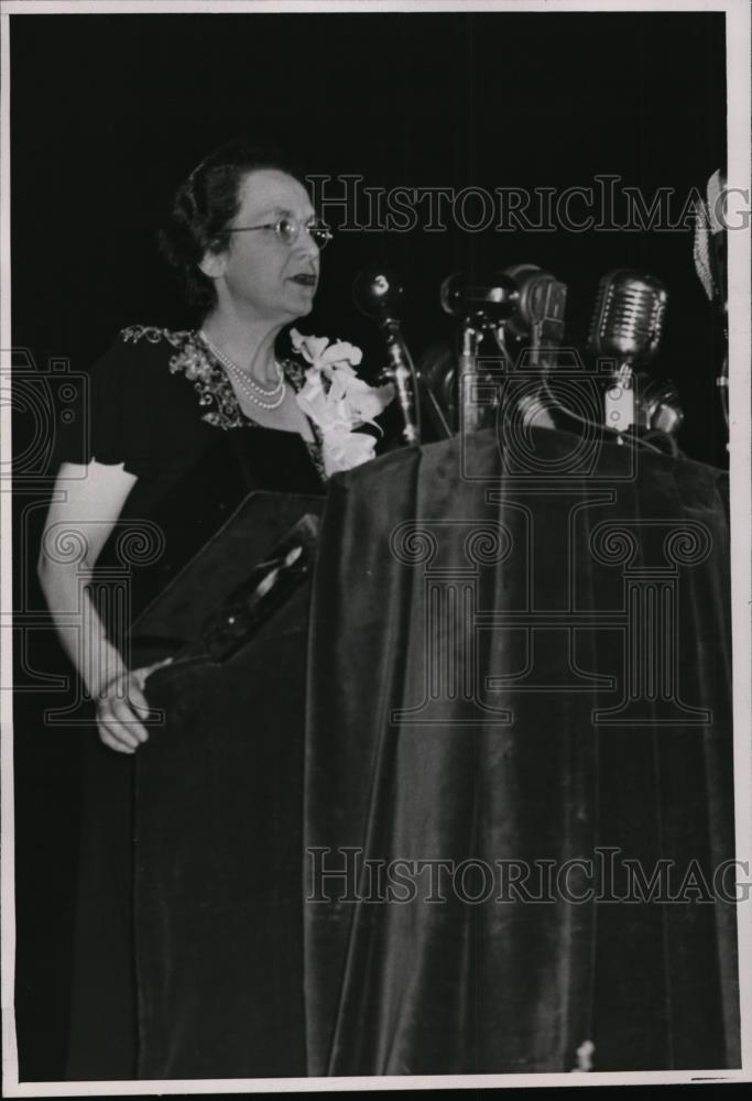 1947 Press Photo Mrs. Mildred McAfee Horton Speaking At The Council - Historic Images