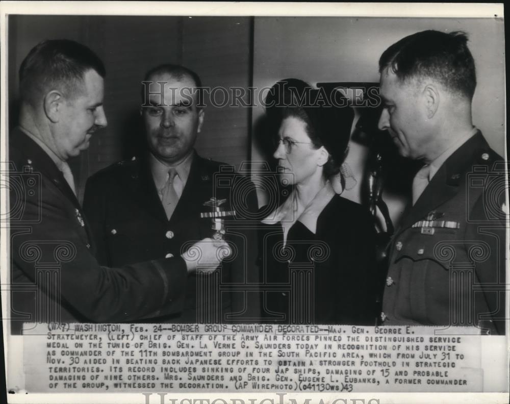 1943 Wire Photo Maj. Gen. Stratemeyer, Brig. Gen. Saunders and Eugene Eubanks - Historic Images