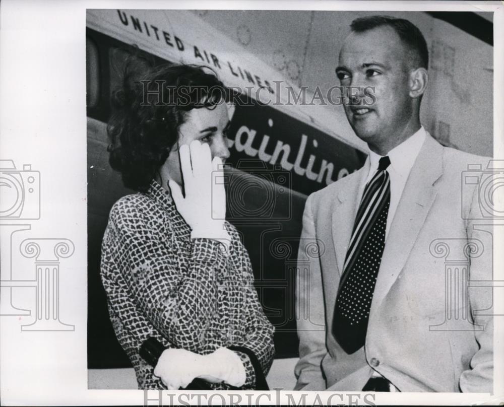 1952 Press Photo Mrs. Barbara Eisenhower With Her Husband Maj. John Eisenhower - Historic Images