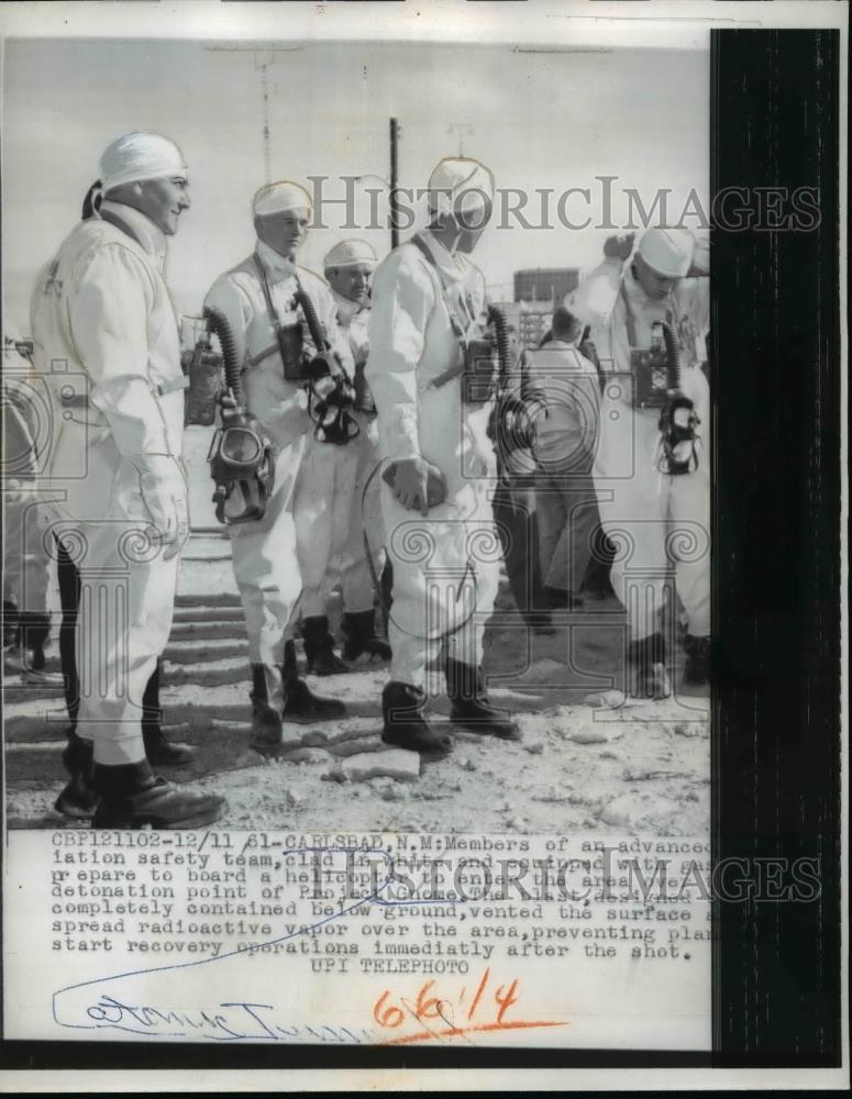 1961 Press Photo Advance safety team at Carlsbad N Mex for A bomb testing - Historic Images