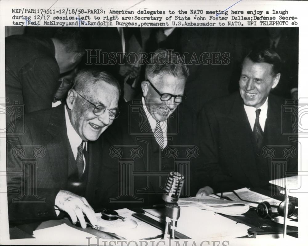 1958 Press Photo Paris American delegates to NATO meeting share a laugh - Historic Images