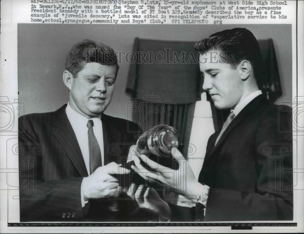 1962 Press Photo Pres. Kennedy named as Stephen Lutz as Boy of the Year. - Historic Images