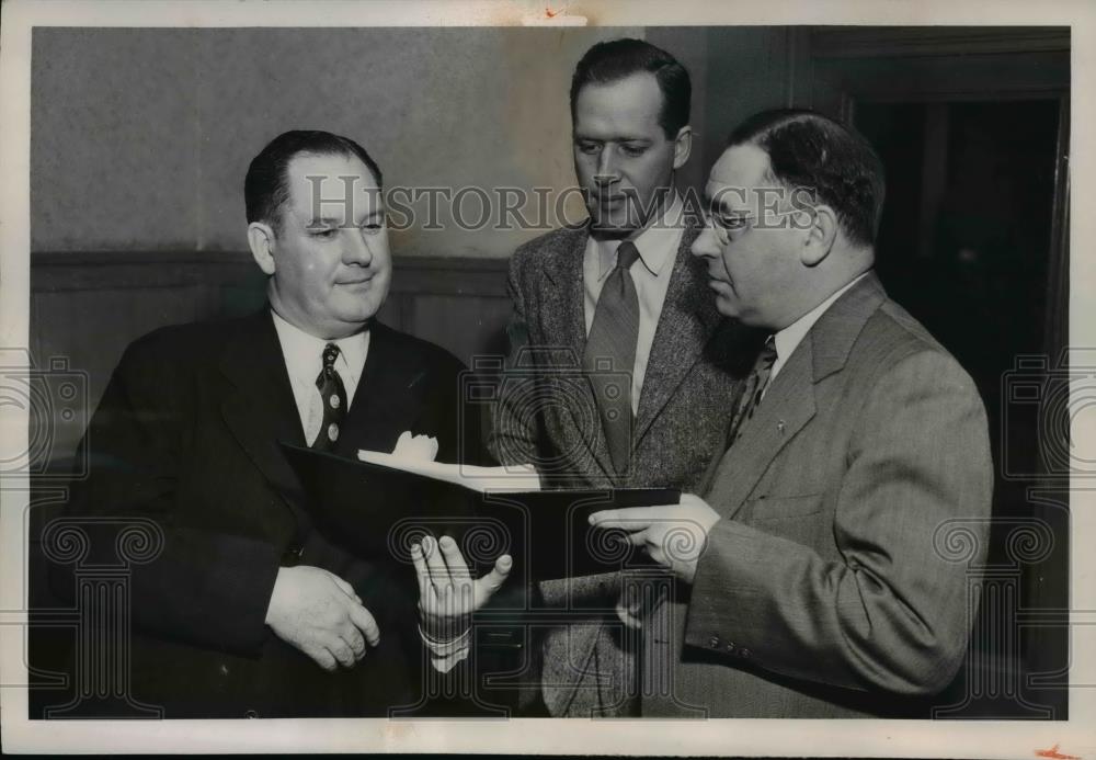 1951 Press Photo Dr T Keith Glennan Atomic Energy Commission &amp; Joseph Norton - Historic Images