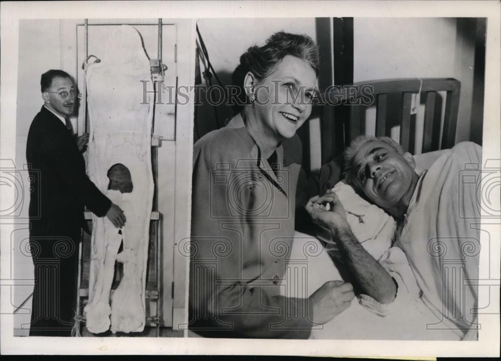 1946 Press Photo San Francisco Francis Howard Symons in hospital after surgery. - Historic Images