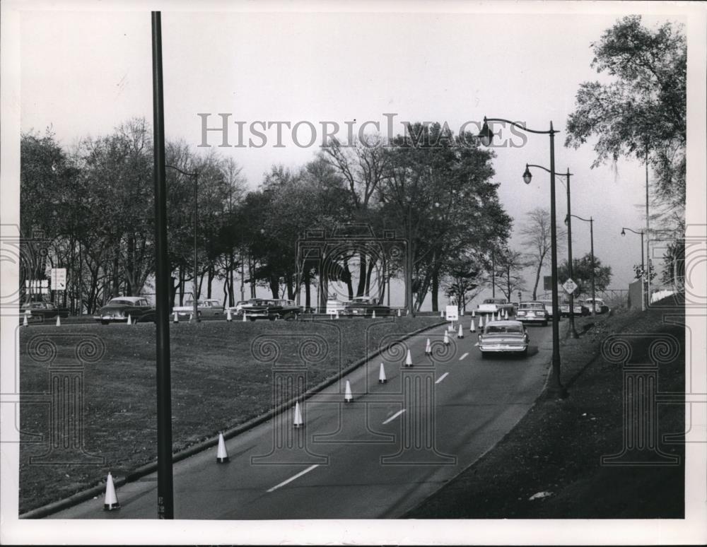 1961 Press Photo Memorial Shoreway W, looing E on ramp to shoreway  - cva94886 - Historic Images