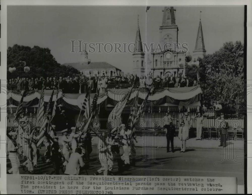 1953 Press Photo President Eisenhower Watches The Parade - Historic Images