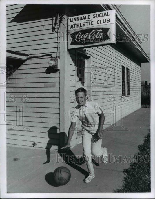 1967 Press Photo Playing in Linndale Village Ohio - cvb02751 - Historic Images
