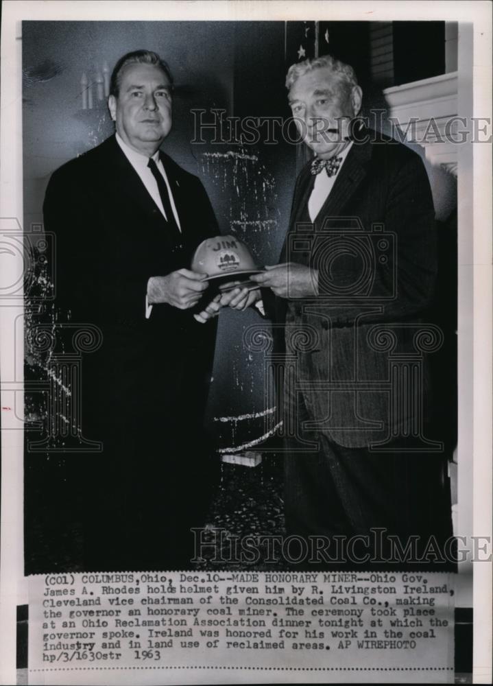 1963 Wire Photo Rhodes holds helmet given by Ireland at Ohio Reclamation Assoc. - Historic Images