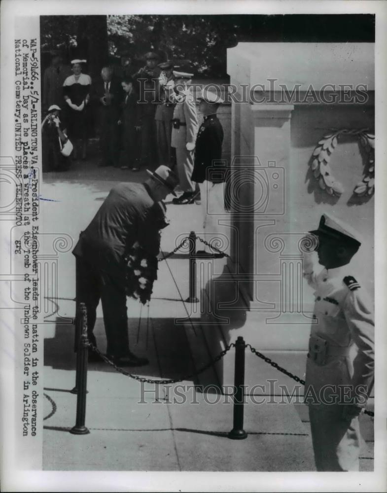 1954 Press Photo Pres.Eisenhower placed wreath at the Tomb of Unknown Soldiers - Historic Images