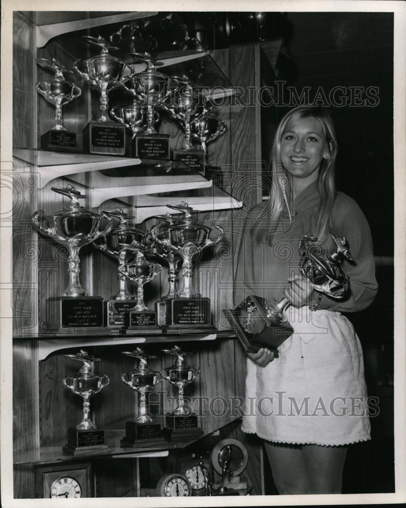 1970 Press Photo Trophies in the Press Sponsored Lake Erie marathon - Historic Images