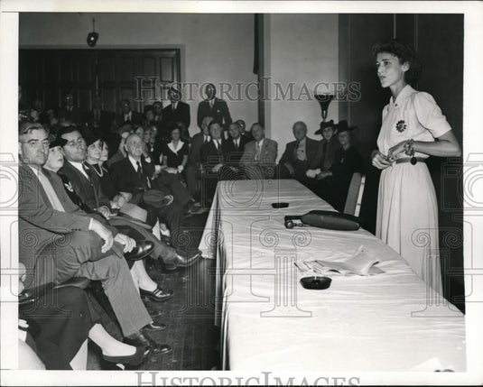 1942 Press Photo Clare Boothe Luce, author, playwright & correspondent in CT - Historic Images