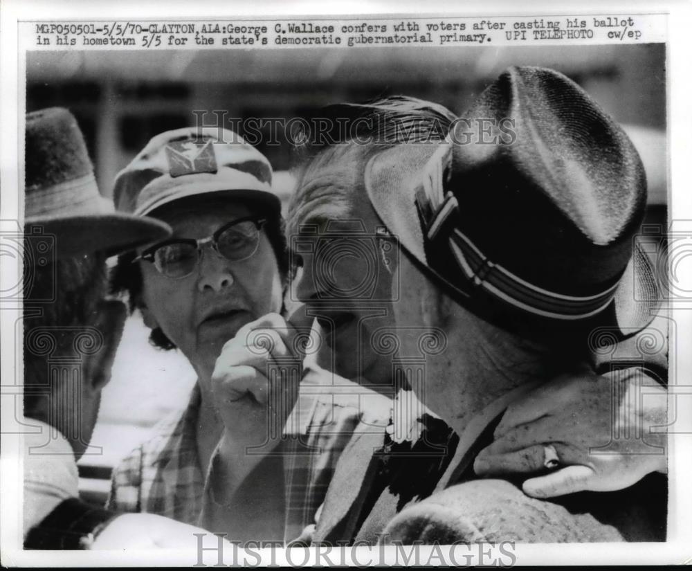 1970 Press Photo Clayton Ala George Wallace at the polls for Governor - Historic Images