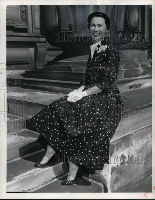 1954 Press Photo Mrs. Joyce Guisberg. - Historic Images