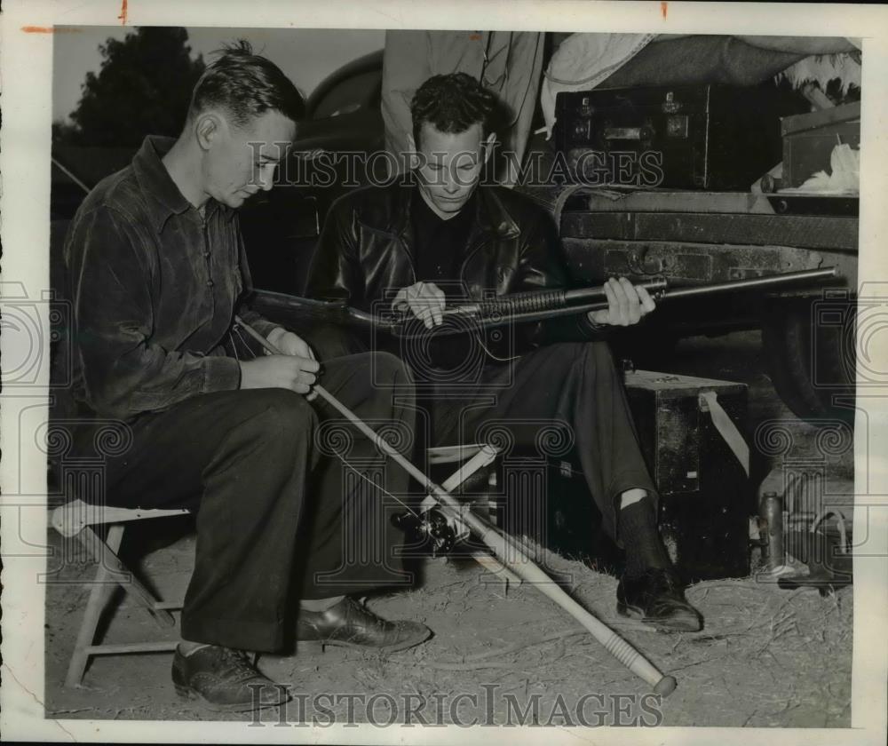 1940 Press Photo Olaf Lorntsen &amp; BM Phillips Members of Modern Pioneers Miami - Historic Images