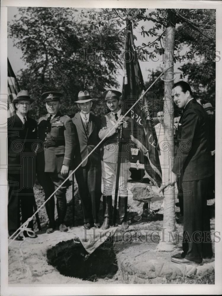 1937 Press Photo American Legion Plants 10th Anniversary Charles Lindbergh Tree - Historic Images