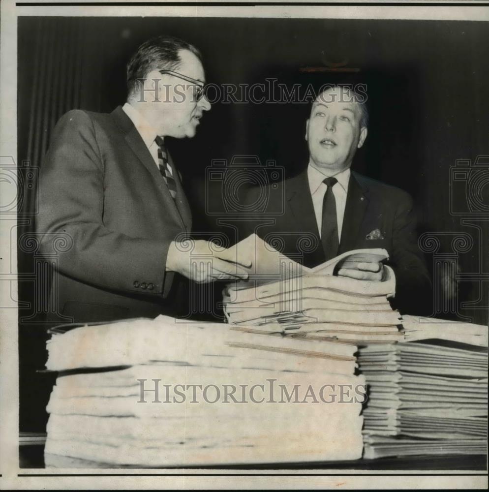 1962 Press Photo NBC chairman Robert Sarnoff &amp; VP of NBC Thomas Ervin - Historic Images