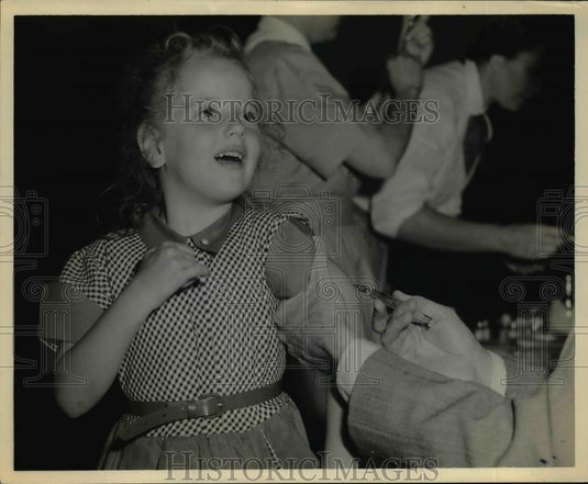1955 Press Photo Dorothy Ann McDaniels Receiving Salk Polio Shot at School - Historic Images