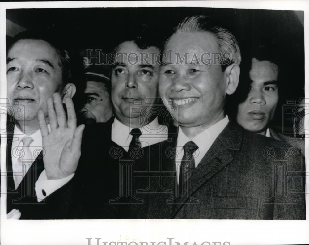 1968 Press Photo Paris Xuan Thuy, Head Of North Vietnam Delegation At Le Bourget - Historic Images