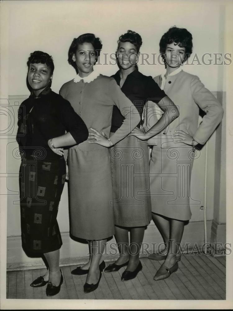 1959 Press Photo Glenville High School queen of class candidates - Historic Images