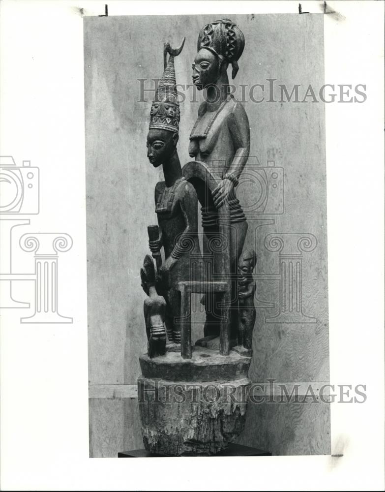 1990 Press Photo Royal Beranda Post carved bu Olowe of Ose. - cva78336 - Historic Images