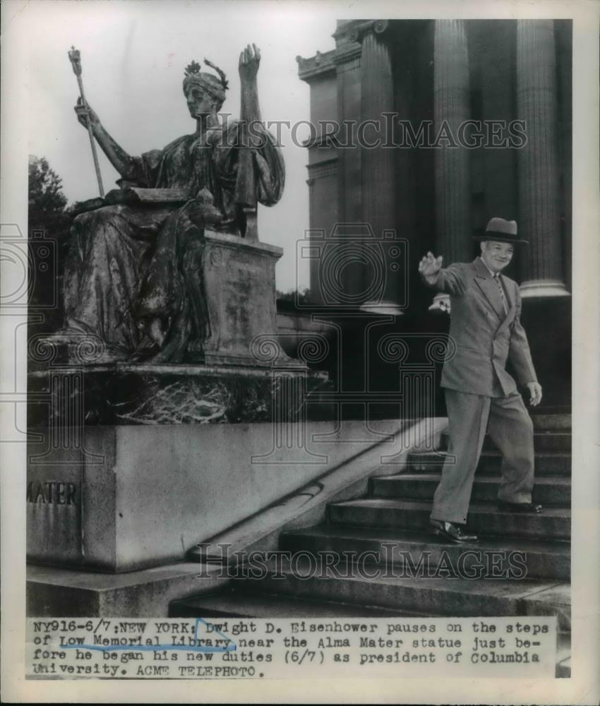 1948 Press Photo Dwight Eisenhower at Low Memorial Library, Columbia president - Historic Images