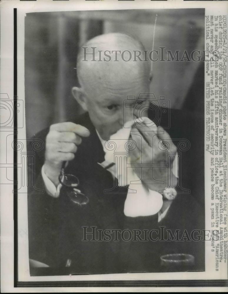 1958 Press Photo President Eisenhower at GOP fund raising dinner in Chicago - Historic Images