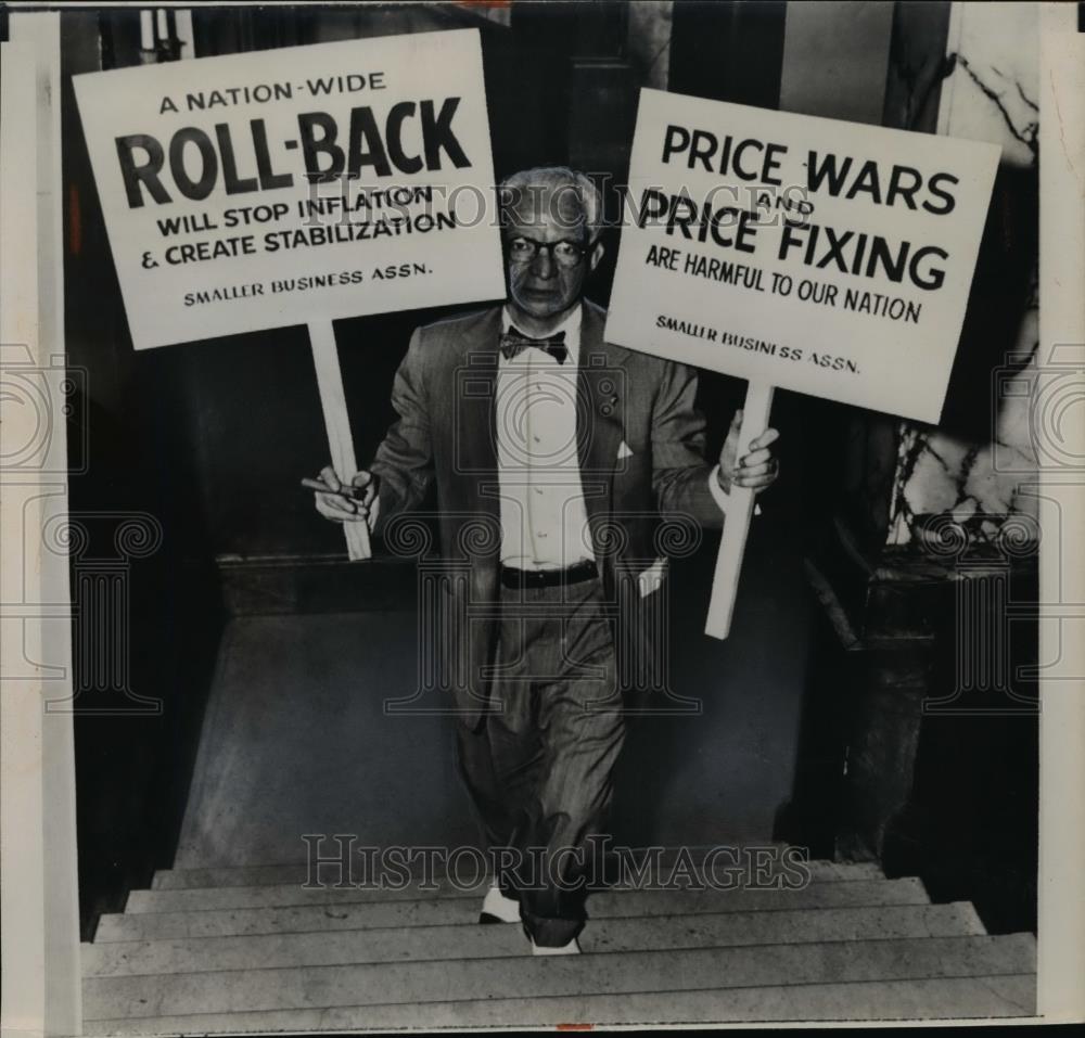 1951 Press Photo Price War and Price Fixing Rollback Strikes. - Historic Images