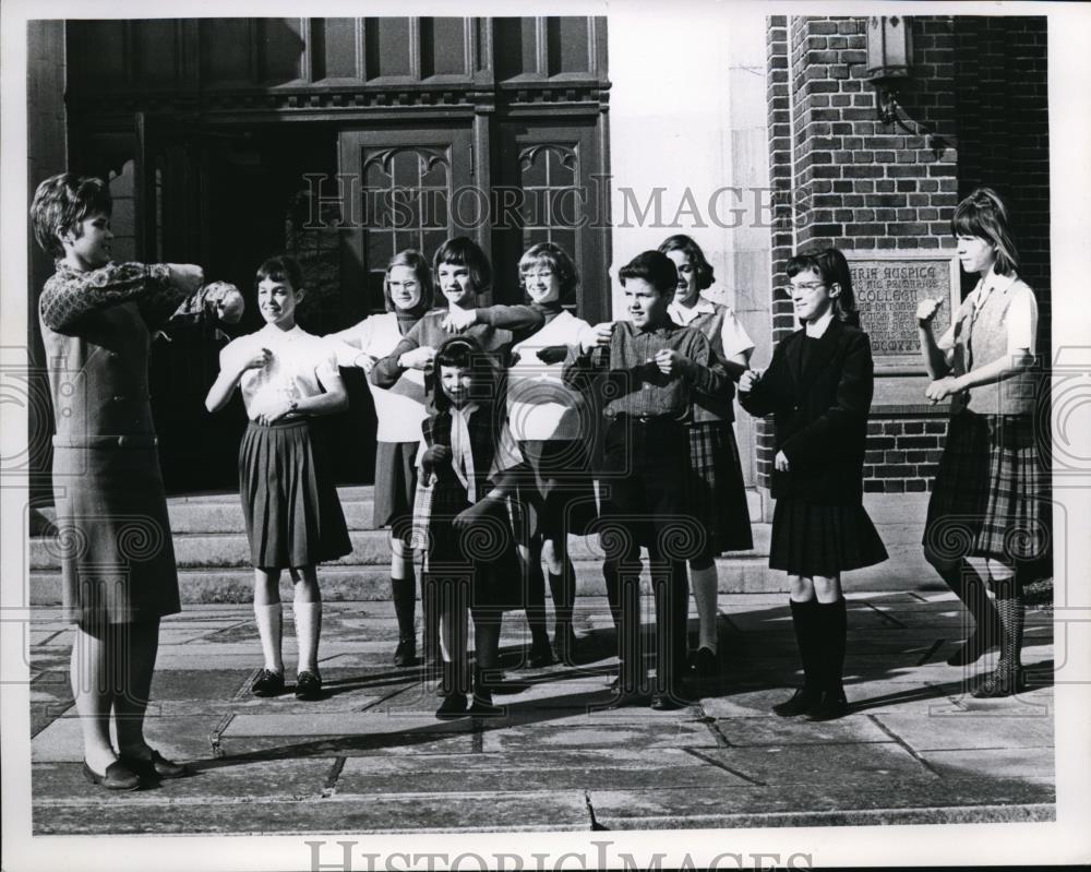 1966 Press Photo Elementary School Children - Historic Images