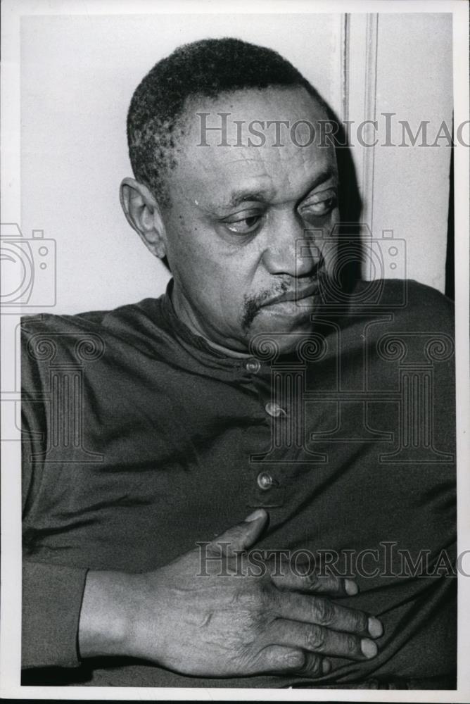 1969 Press Photo John Kirk Boyd sitting down has something catch his attention - Historic Images