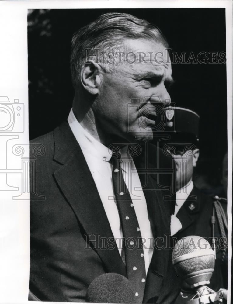 1969 Press Photo Henry Cabot Lodge at 30th Paris Peace Talks. - Historic Images