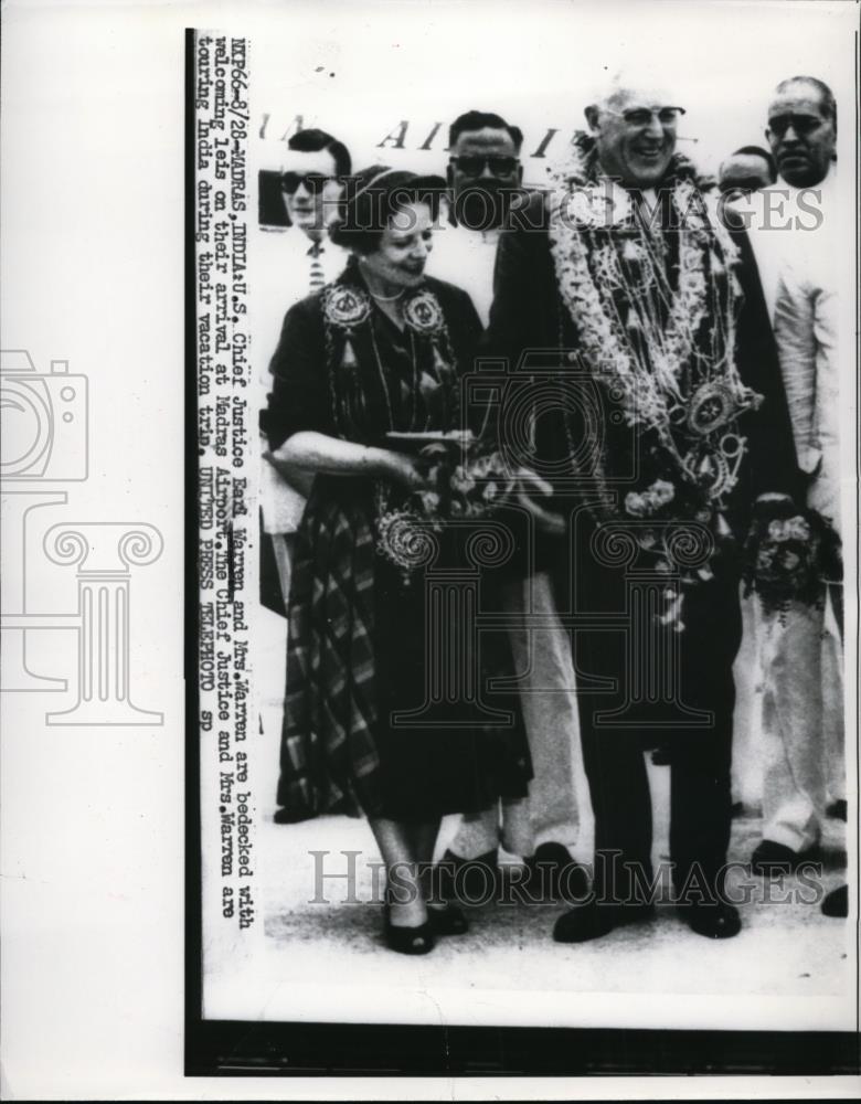 1956 Press Photo Chief Justice Earl Warren and wife arrived at Madras Airport. - Historic Images