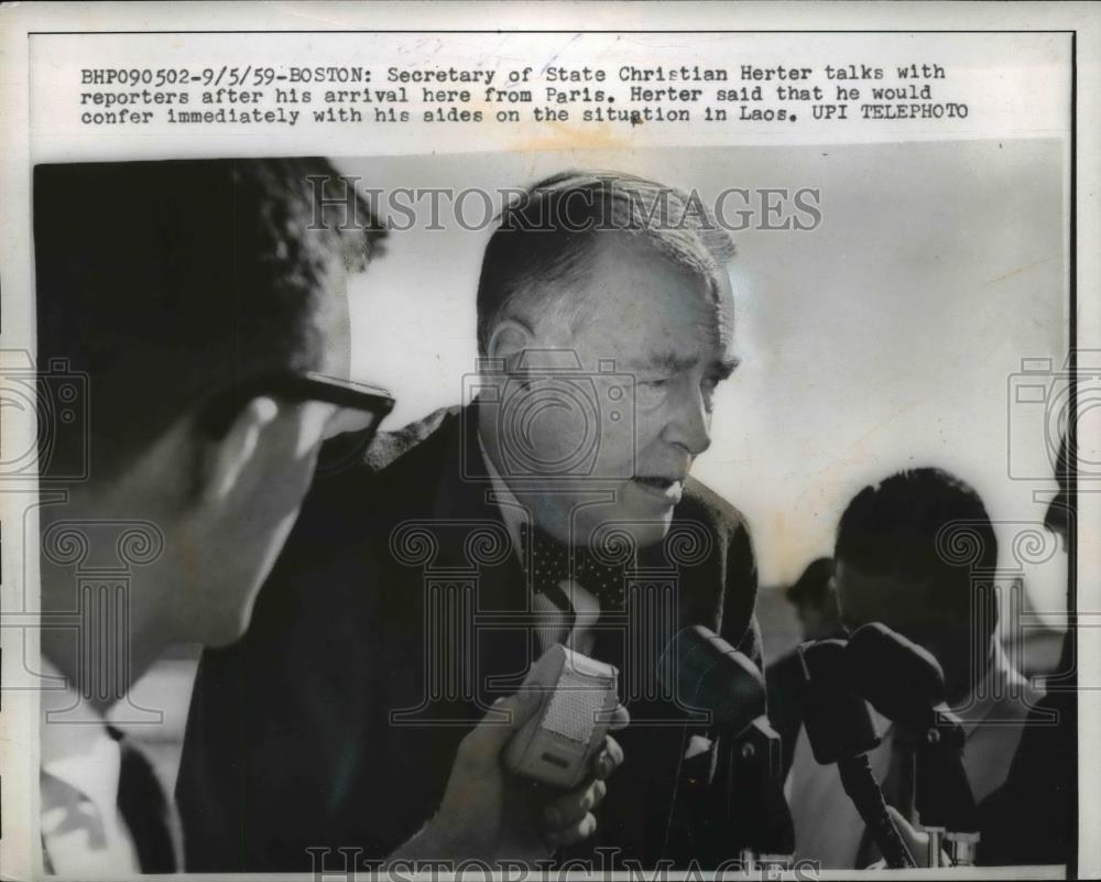 1959 Press Photo Christian Herter Talks With Reporters After His Arrival - Historic Images