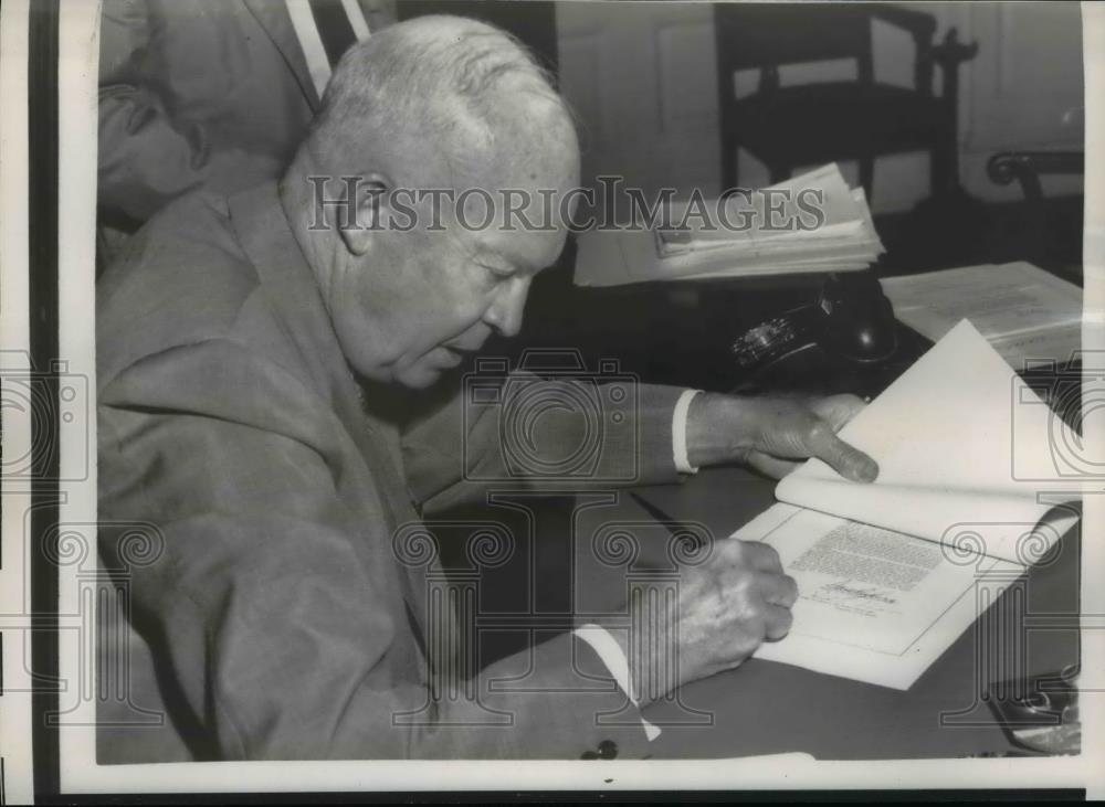 1957 Press Photo Washington DC President Eisenhower & Niagara Power Bill - Historic Images