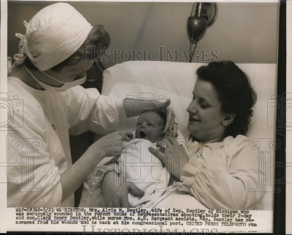 1954 Press Photo Mrs. Alvin M. Bentley, son Clark Henry Bentley , Mrs. A.G. - Historic Images