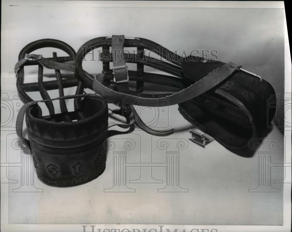 1957 Press Photo Sandals Made from Old Tires by Mrs Lawrence Schuhmacher - Historic Images