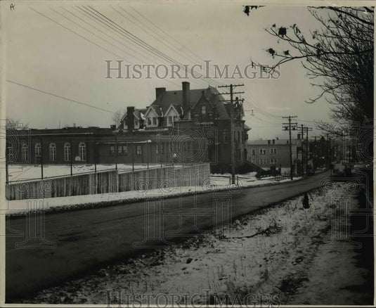 1949 Press Photo View of Alta House Playground on Mayfield Rd. - cva91358 - Historic Images
