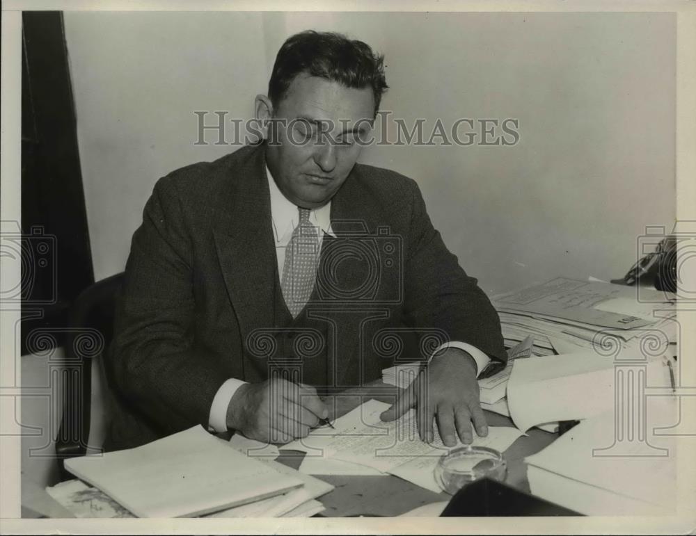 1937 Press Photo Leon Henderson at Work - nee67485 - Historic Images