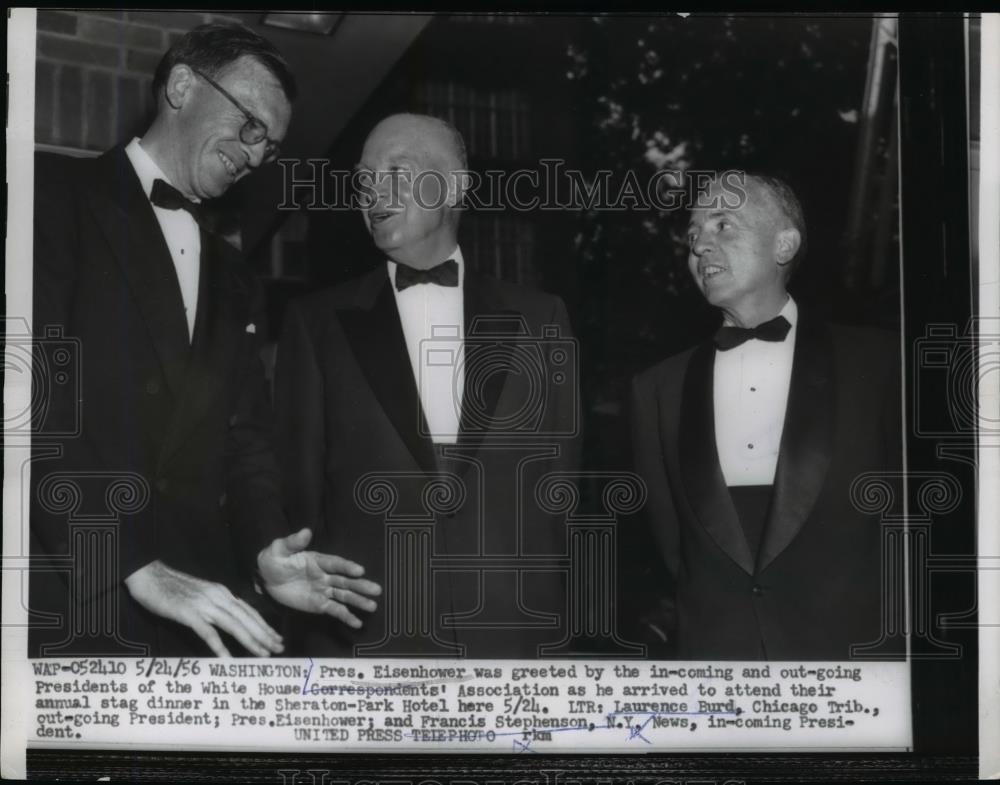 1956 Press Photo Pres. Eisenhower with White House Correspondents Association. - Historic Images