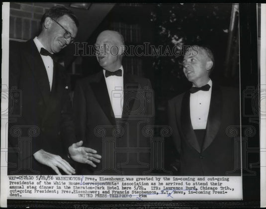 1956 Press Photo Pres. Eisenhower with White House Correspondents Association. - Historic Images