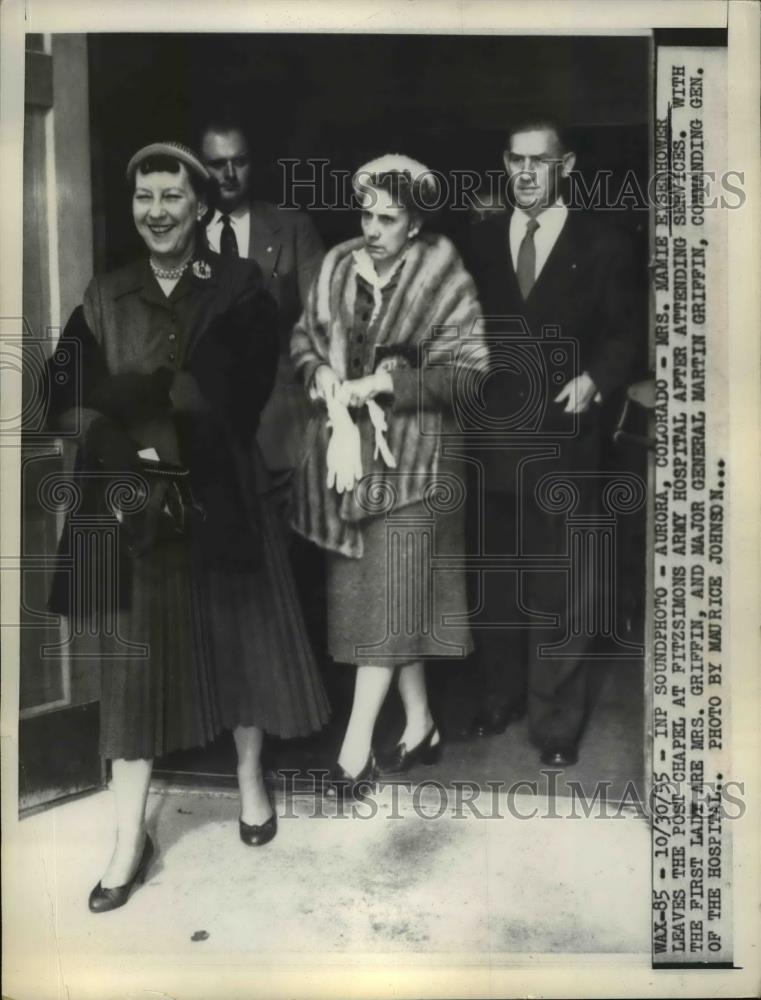 1955 Press Photo Mrs Eisenhower at Fitzsimmons hospital in Colorado - Historic Images