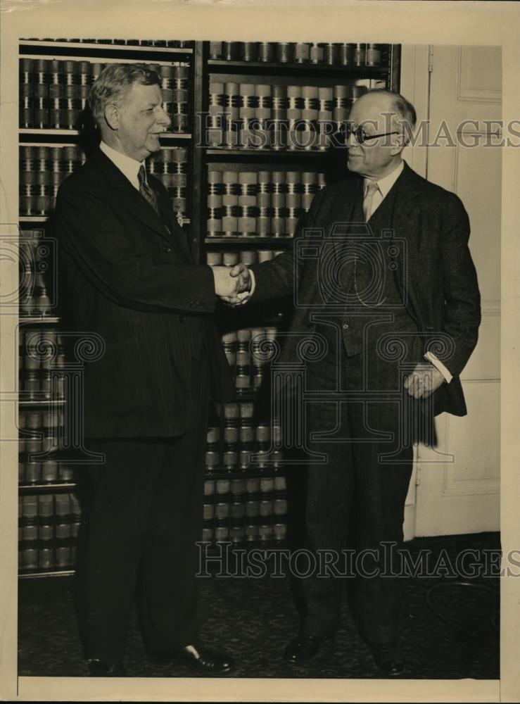 1932 Press Photo Congressmen J. Charles Linthicum, James M. Beck Shake Hands - Historic Images