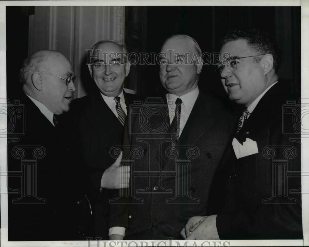 1943 Press Photo Washington DC Former President Herbert Hoover to testify. - Historic Images